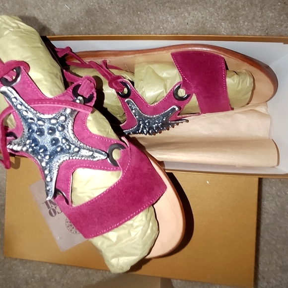 ENRICO FANTINI Garnet Suede Metal Starfish Flat Sandals - Picture 8 of 13